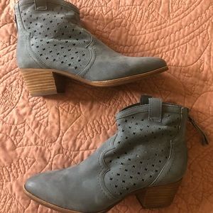 NEW Sam Edelman Suede Star Booties size 7 Blue